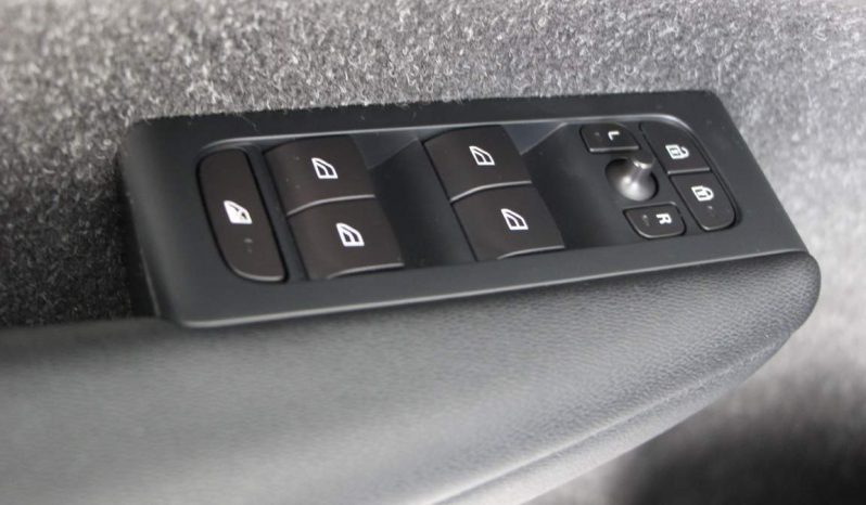 
								Volvo XC40 2.0 D3 full									