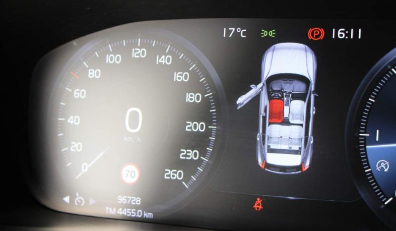 
								Volvo XC40 2.0 D3 full									