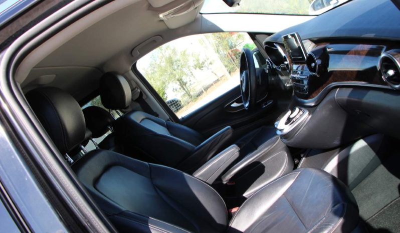 
								Mercedes-Benz V220d full									