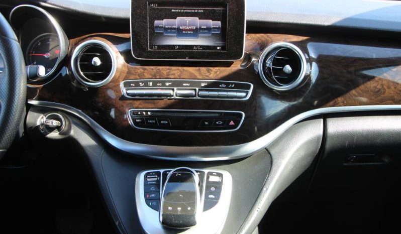 
								Mercedes-Benz V220d full									