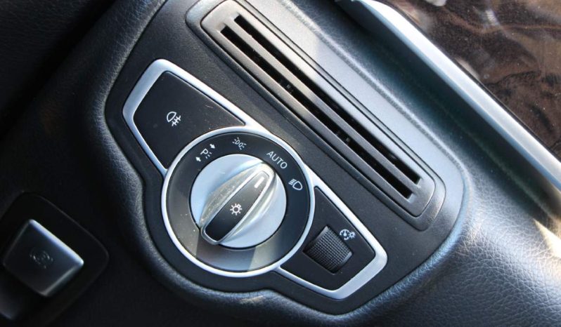 
								Mercedes-Benz V220d full									