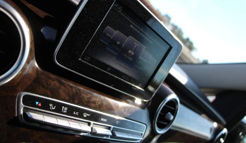 
								Mercedes-Benz V220d full									