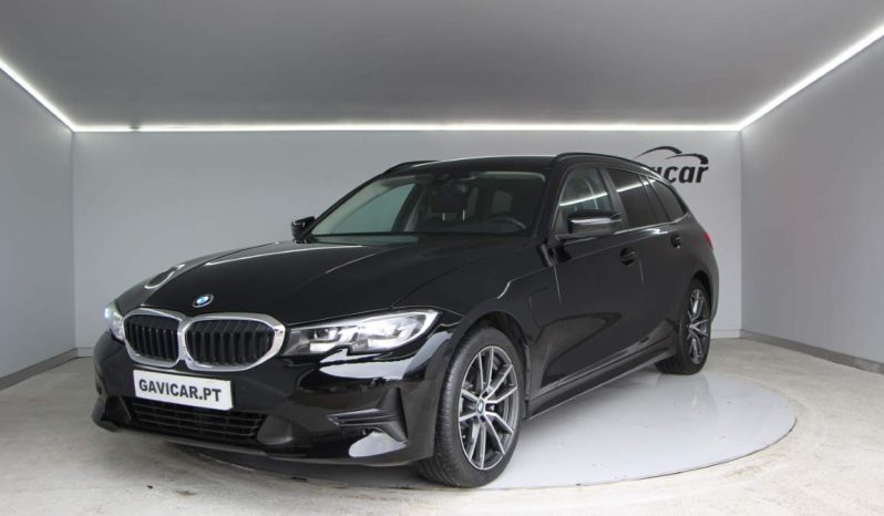 
								BMW 320e Touring full									