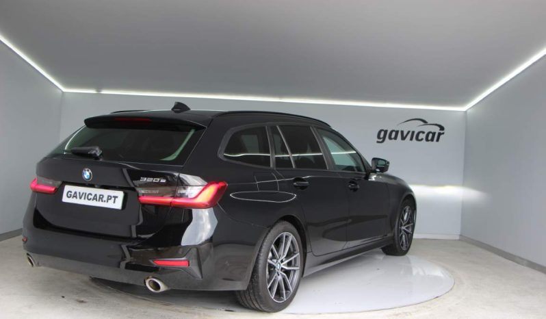 
								BMW 320e Touring full									