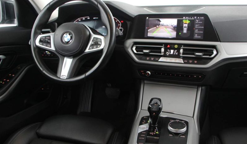 
								BMW 320e Touring full									