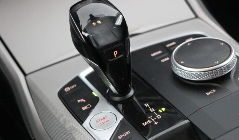 
								BMW 320e Touring full									