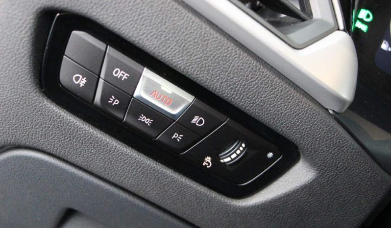 
								BMW 320e Touring full									