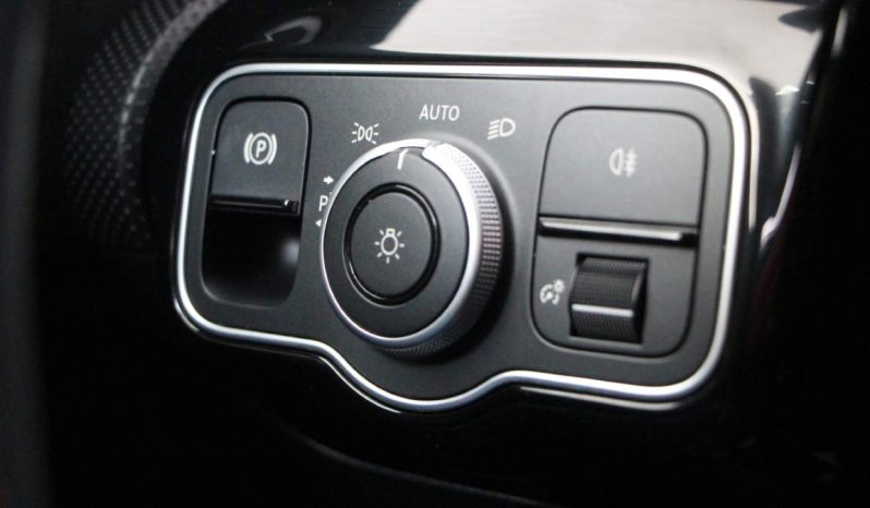 
								Mercedes-Benz A200 full									