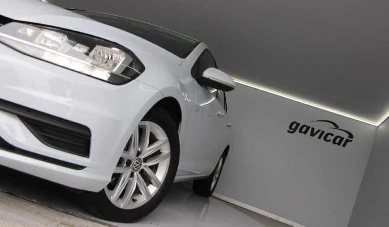 
								Volkswagen Golf full									
