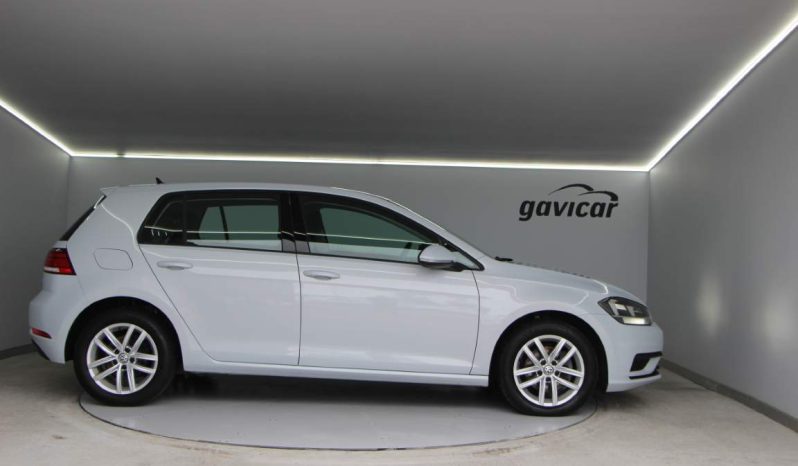 
								Volkswagen Golf full									