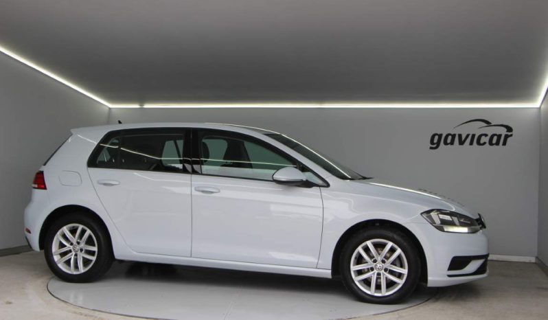 
								Volkswagen Golf full									