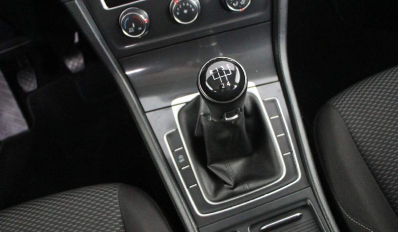 
								Volkswagen Golf full									