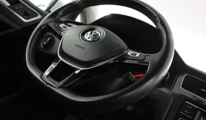
								Volkswagen Golf full									
