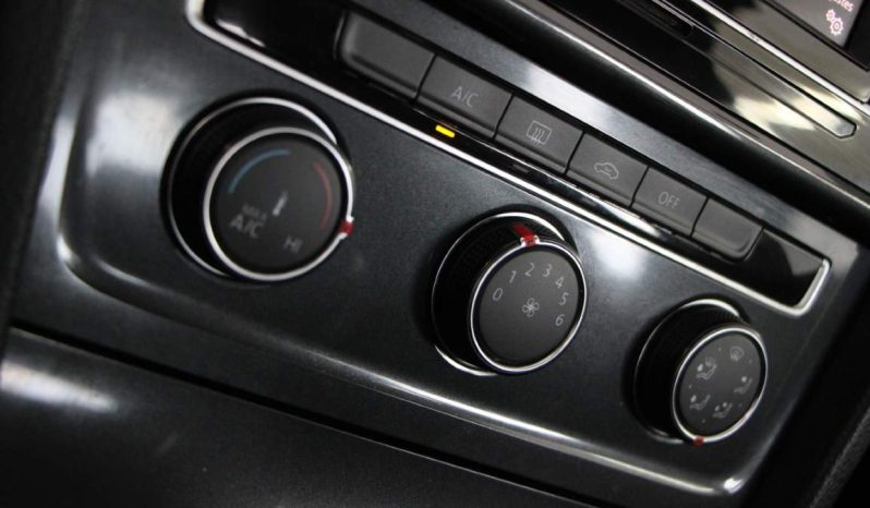 
								Volkswagen Golf full									