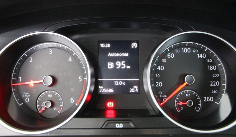 
								Volkswagen Golf full									