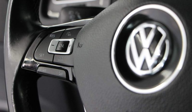 
								Volkswagen Golf full									