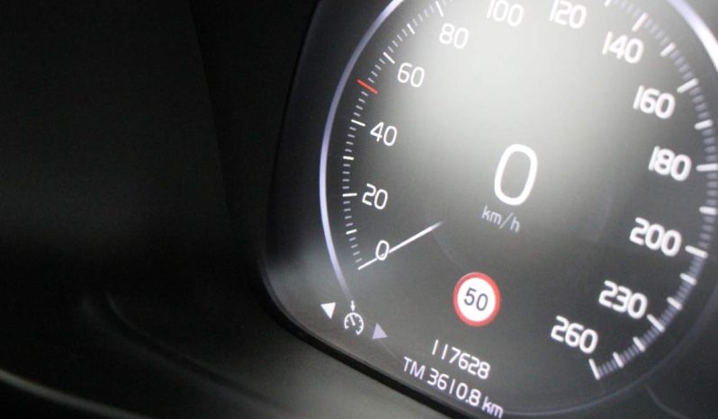 
								Volvo XC40 1.5 T5 full									