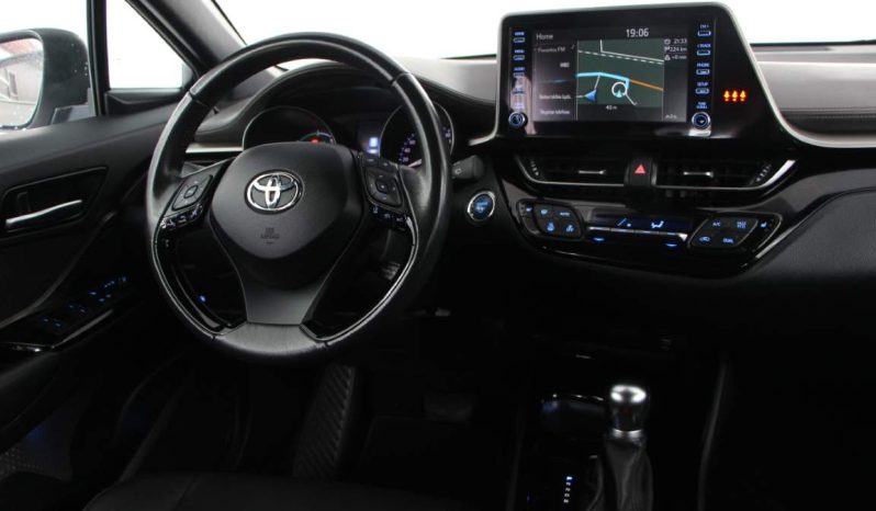 
								Toyota C-HR full									