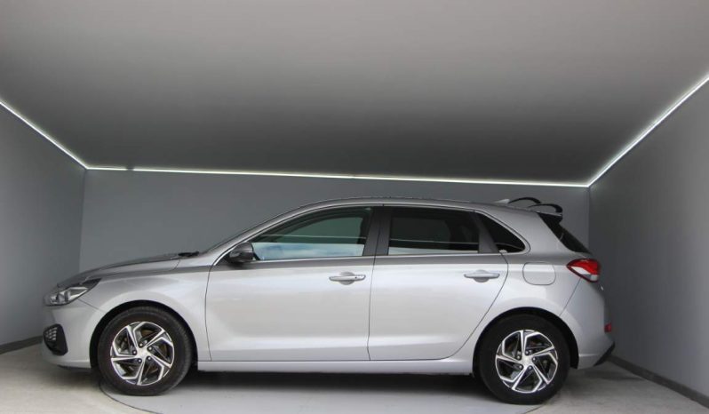 
								Hyundai i30 full									