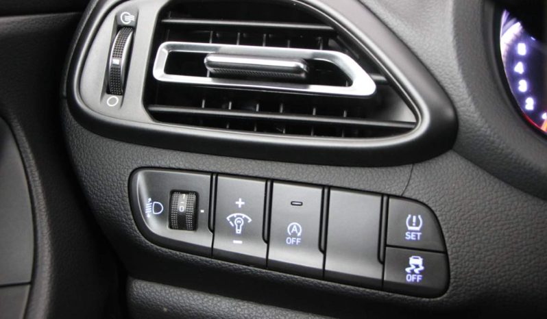 
								Hyundai i30 full									