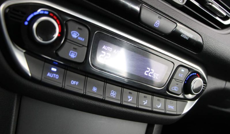 
								Hyundai i30 full									
