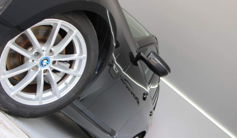 
								BMW 320e Touring full									