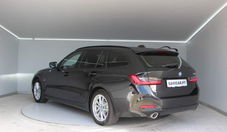 
								BMW 320e Touring full									