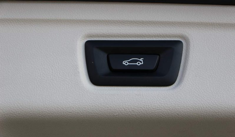 
								BMW 320e Touring full									