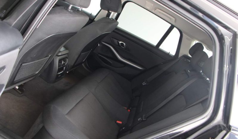 
								BMW 320e Touring full									