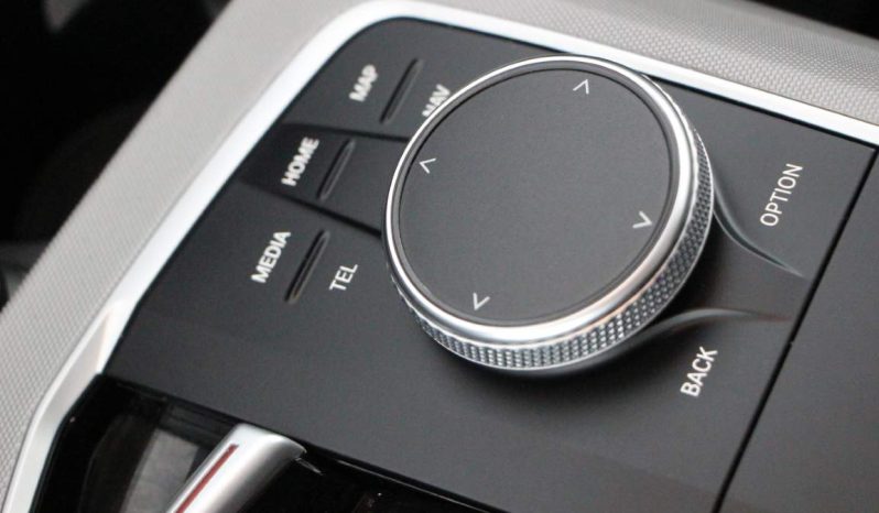 
								BMW 320e Touring full									