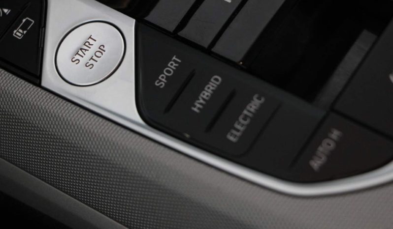 
								BMW 320e Touring full									