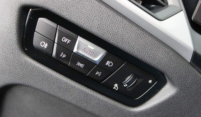 
								BMW 320e Touring full									