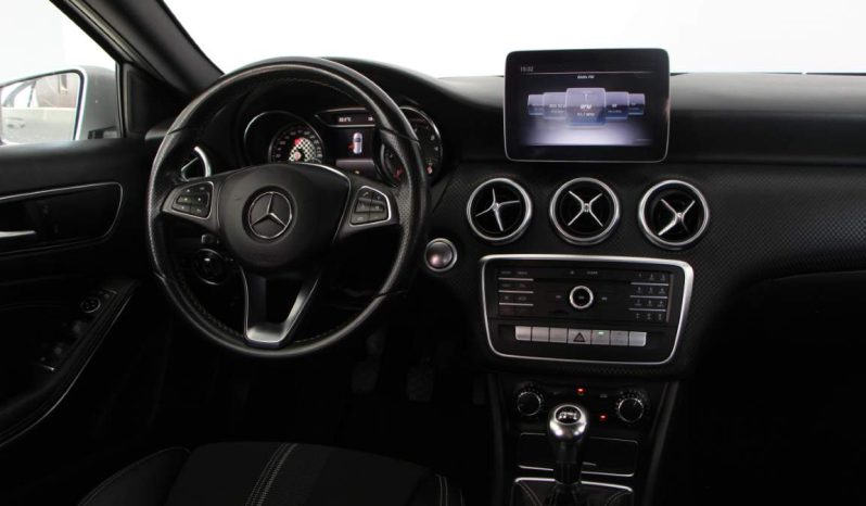 
								Mercedes-Benz A 180d full									