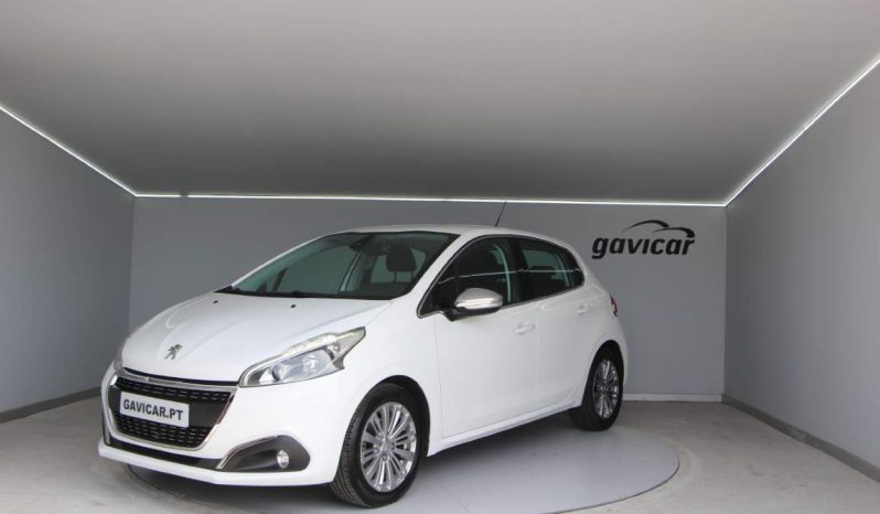 
								Peugeot 208 full									