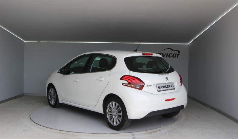
								Peugeot 208 full									