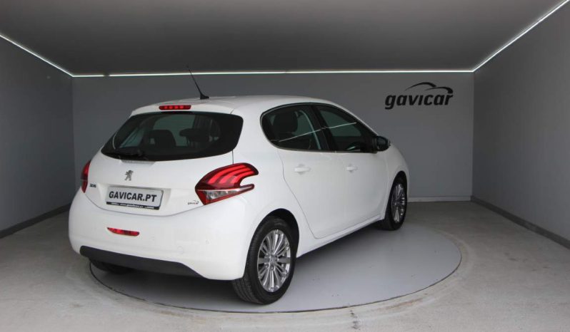 
								Peugeot 208 full									