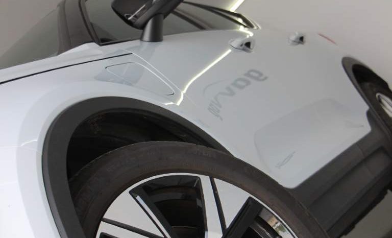 
								Volvo XC40 full									