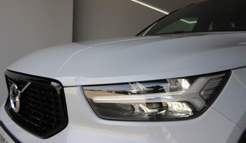 
								Volvo XC40 full									