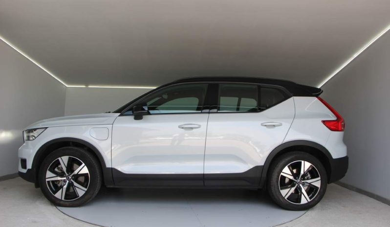 
								Volvo XC40 full									