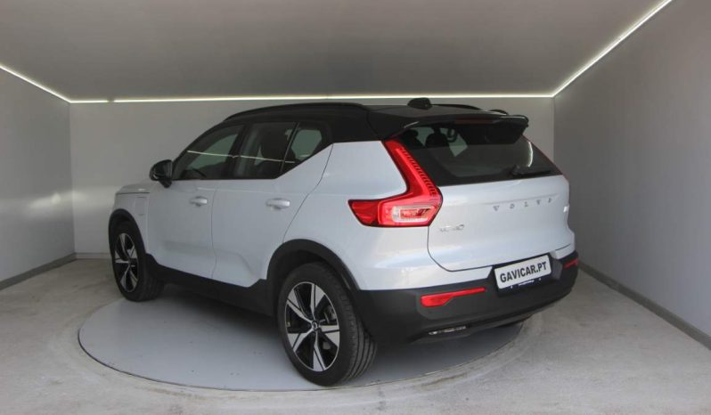 
								Volvo XC40 full									