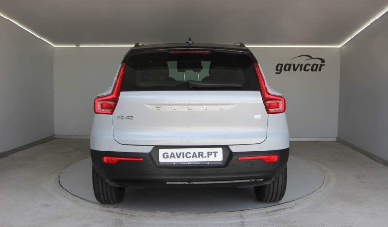 
								Volvo XC40 full									