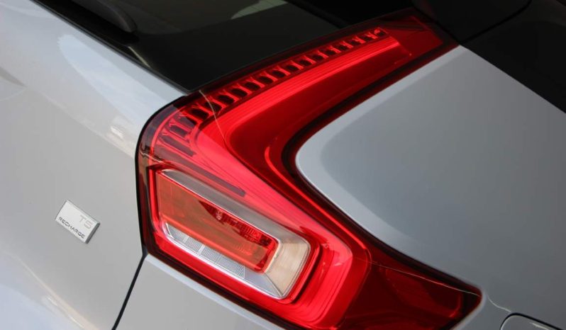 
								Volvo XC40 full									