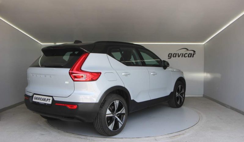 
								Volvo XC40 full									
