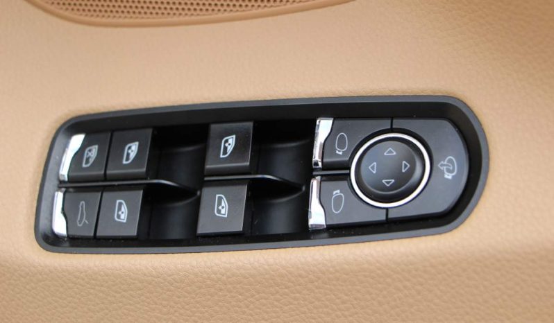 
								Porsche Panamera full									