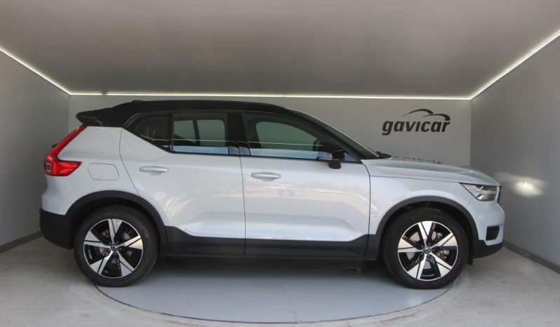 
								Volvo XC40 full									