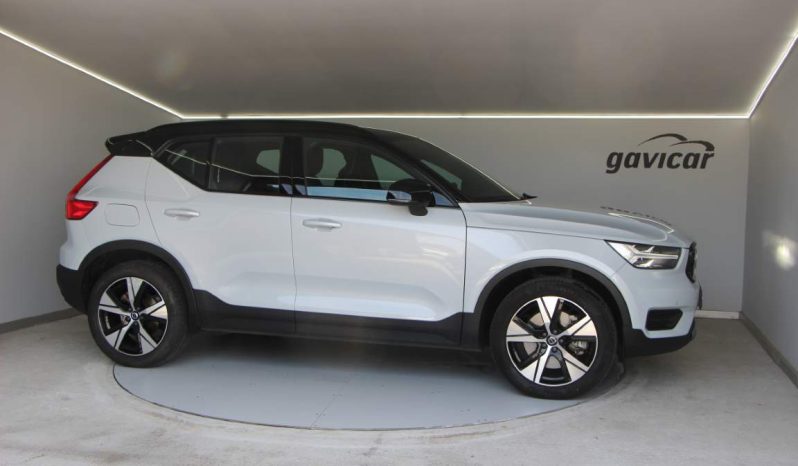 
								Volvo XC40 full									