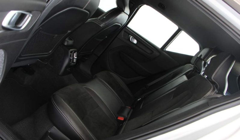 
								Volvo XC40 full									