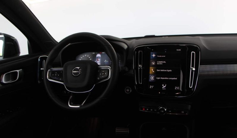 
								Volvo XC40 full									