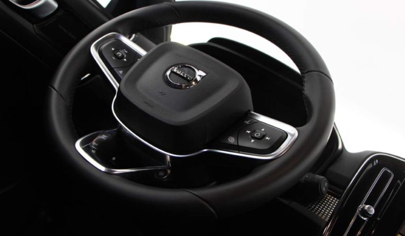 
								Volvo XC40 full									