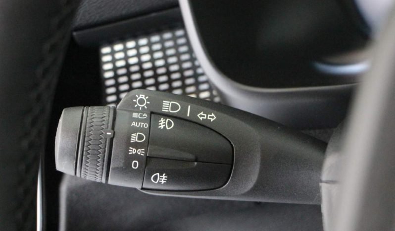 
								Volvo XC40 full									